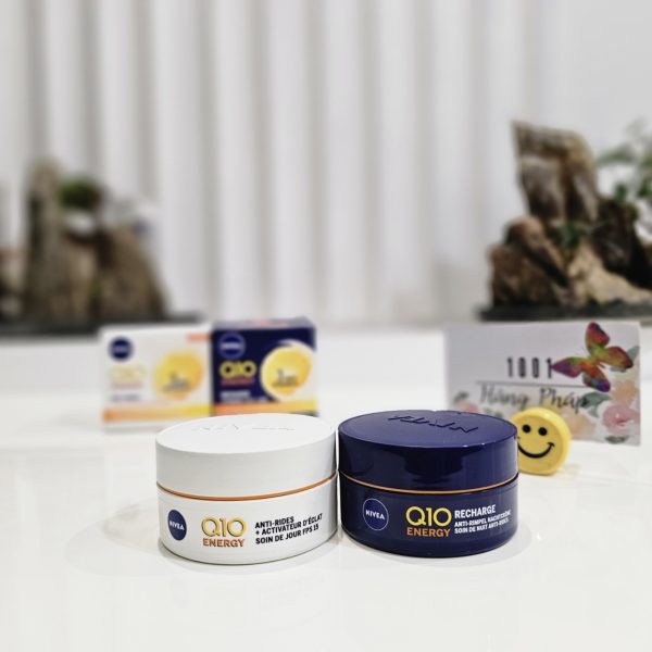 Bộ kem dưỡng da ngày và đêm chống lại làn da mệt mỏi và xỉn màu Nivea Energy Q10