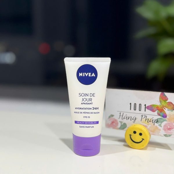Kem dưỡng ngày NIVEA Soothing Day Cream Hydration 24H SPF15 cho da nhạy cảm, 50ml
